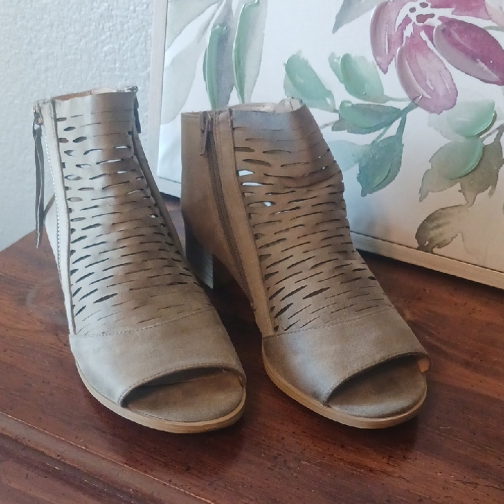 American Eagle Outfitters Taupe Laser-Cut Peep-Toe Ankle Booties